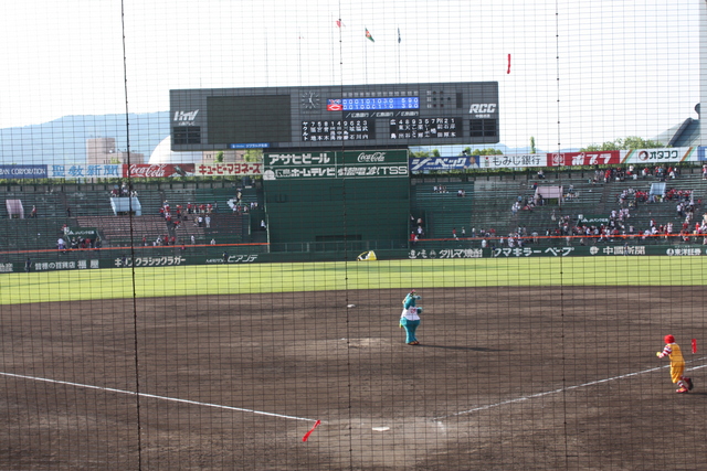 広島市民球場・バックネット裏から見るグランドの写真の写真