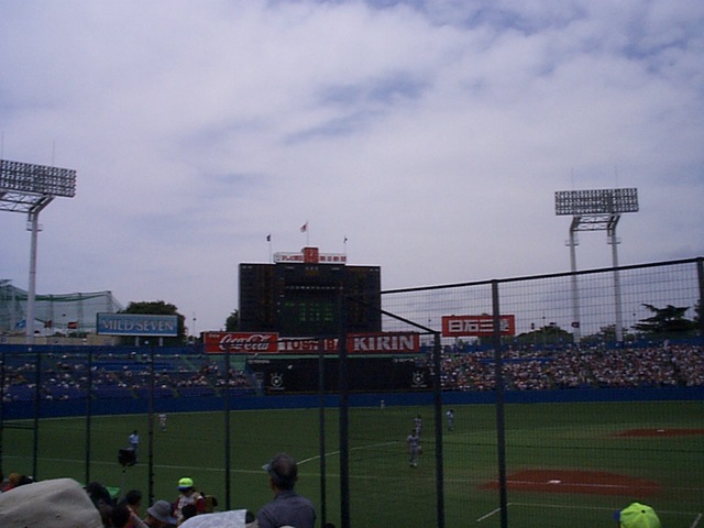野球場・神宮球場・あいにくの曇り空の写真の写真