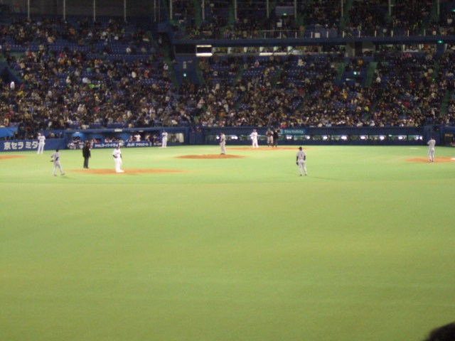 野球場・神宮球場・阪神タイガースとの公式戦の写真の写真