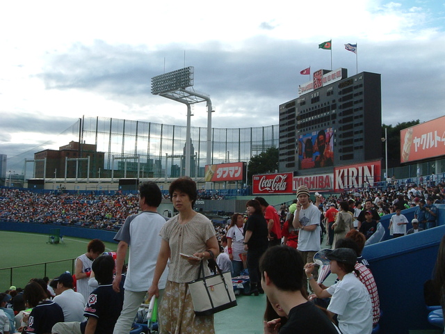 野球場・神宮球場・試合開始前の観客席の写真の写真