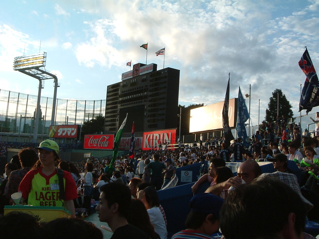 野球場・神宮球場・日が沈むバックスクリーンの写真の写真