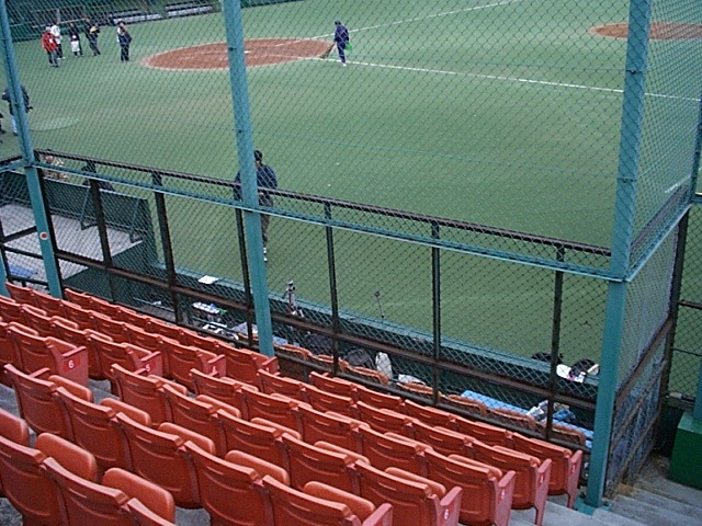 野球場・川崎球場・観客席のベンチの写真の写真