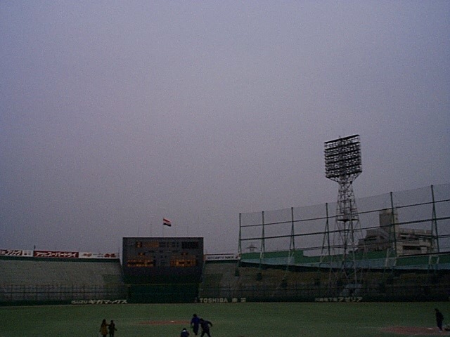 野球場・川崎球場・曇り空の写真の写真