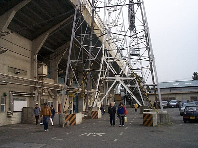 野球場・川崎球場・照明塔の根元の写真の写真