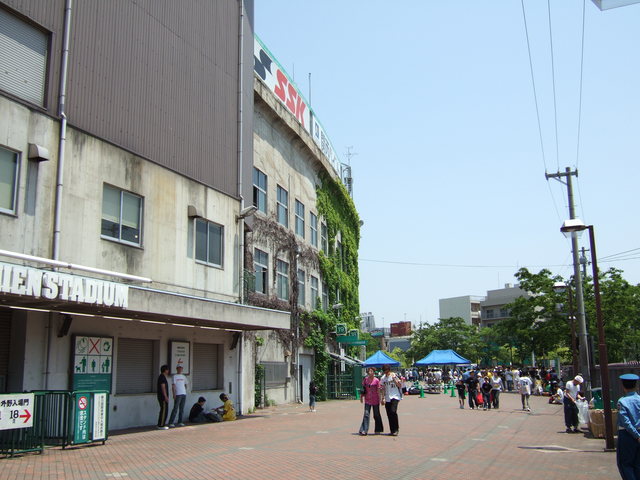 野球場・甲子園球場・ここまでくるとなぜだかツタがないの写真の写真