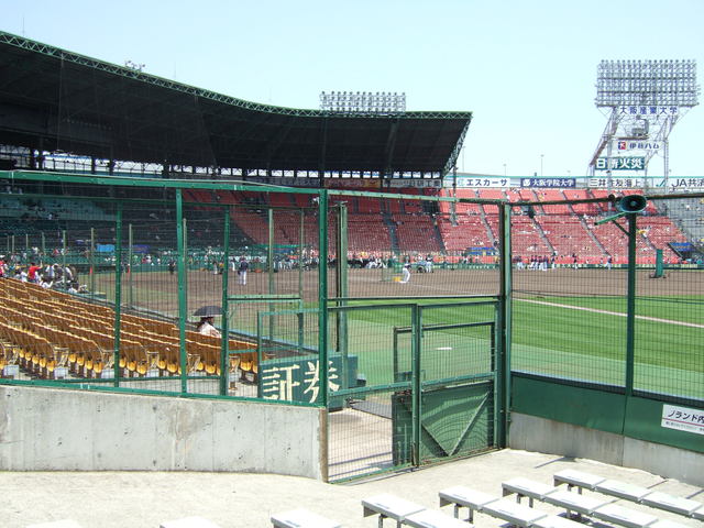 野球場・甲子園球場・内野席とアルプス席との境目の写真の写真