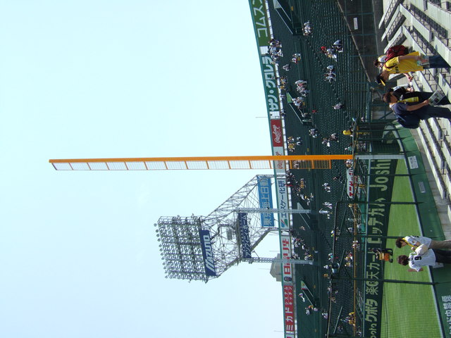野球場・甲子園球場・ライト側のポールの写真の写真