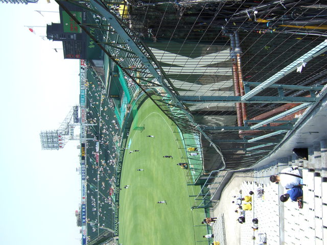 野球場・甲子園球場・アルプススタンドの端っこの写真の写真