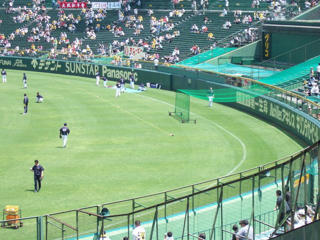 野球場・甲子園球場・外野での練習風景の写真の写真