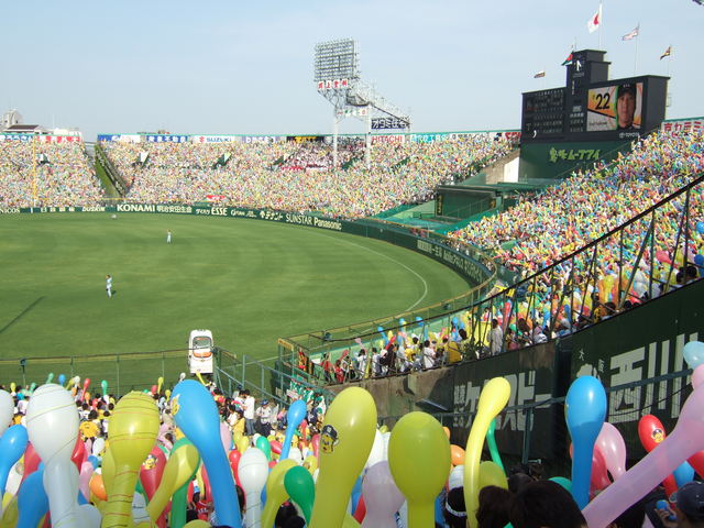 野球場・甲子園球場・まだかまだかと待ちくたびれるの写真の写真