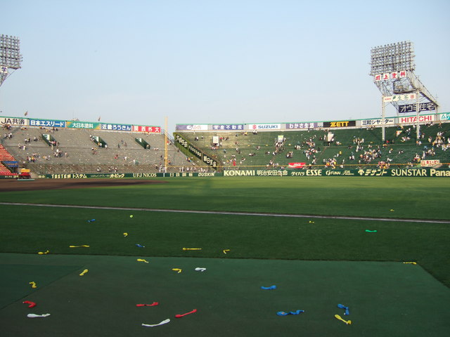 野球場・甲子園球場・試合終了後のひっそり感の写真の写真