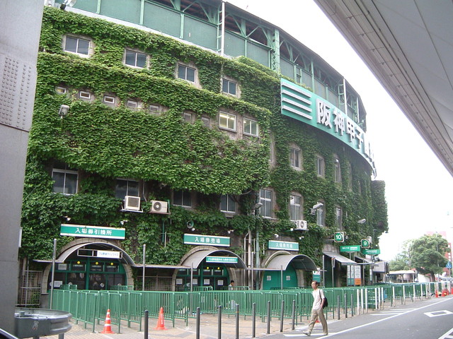 野球場・甲子園球場・バックネット裏付近の建物の写真の写真
