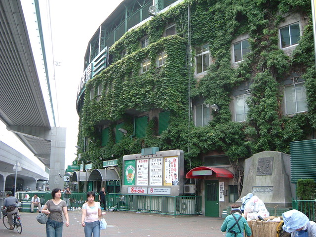野球場・甲子園球場・三塁側の建物の写真の写真