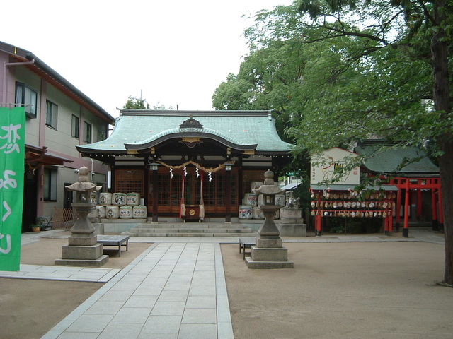 野球場・甲子園球場・アルプス席の近くにある素盞鳴神社の境内の写真の写真