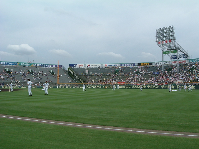 野球場・甲子園球場・ホーム球場で阪神の練習の写真の写真