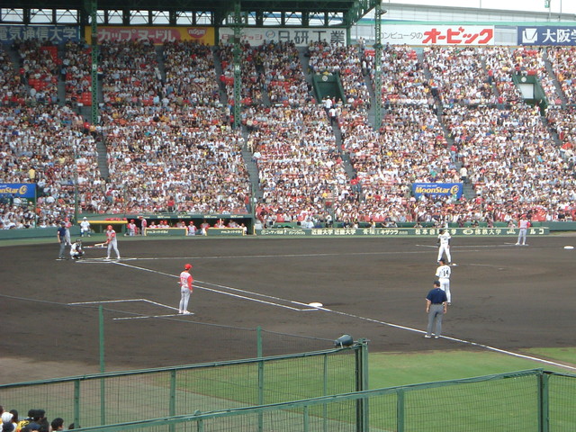 野球場・甲子園球場・プレーボールの瞬間の写真の写真