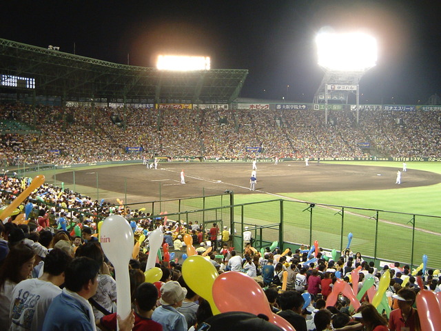 野球場・甲子園球場・いまかいまかと待ちくたびれるの写真の写真