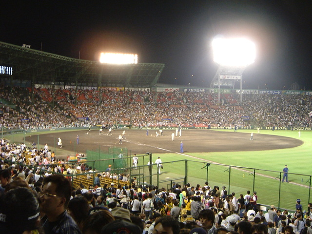 野球場・甲子園球場・試合開始後のグラウンド整備の写真の写真