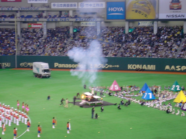 野球場・東京ドーム・開幕日のセレモニーの写真の写真