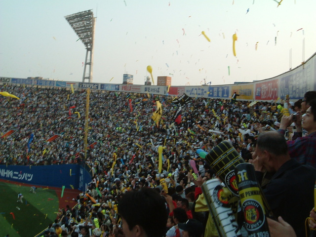 野球場・横浜スタジアム・名物の風船飛ばしの写真の写真