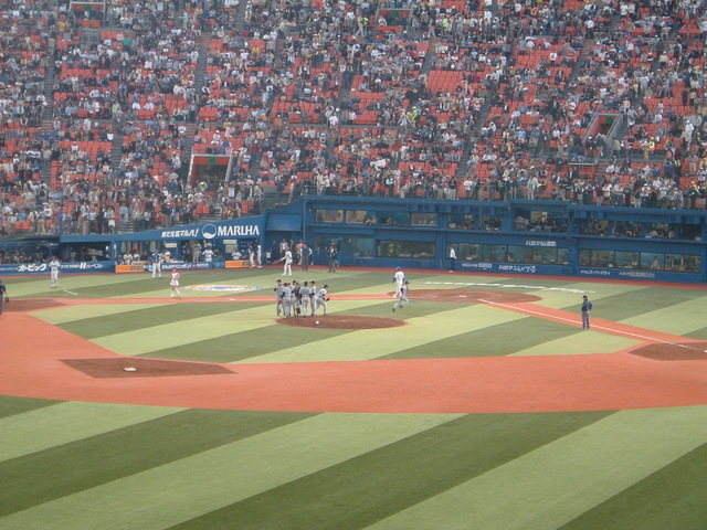 野球場・横浜スタジアム・レフト側の外野席からみるグラウンドの写真の写真