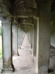 世界遺産・アンコール・ワット・回廊の出口が見えないほど遠い