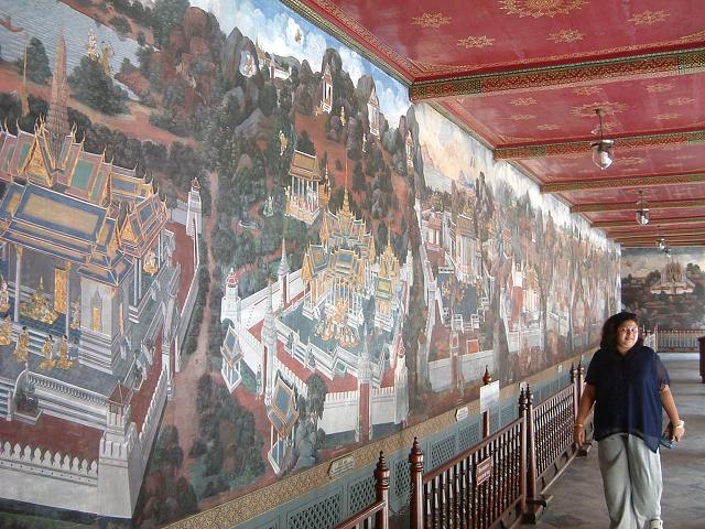 バンコク・ワット・プラケオ・ラーマキエン物語の壁画の写真の写真
