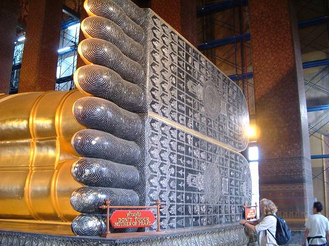 バンコク・ワット・ポー・涅槃仏の足の裏の写真の写真