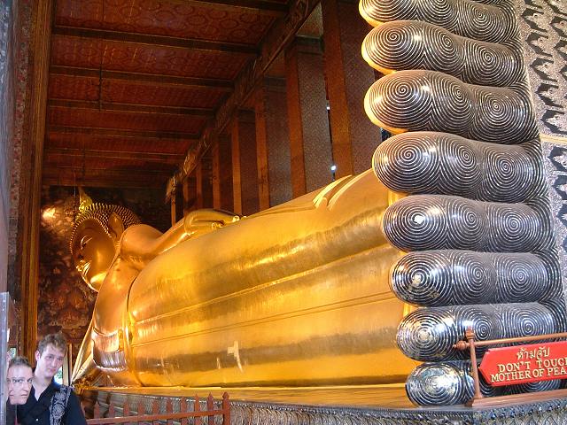 バンコク・ワット・ポー・涅槃仏の腹側の写真の写真