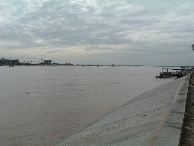 プノンペン・メコン川の反対側の写真の写真