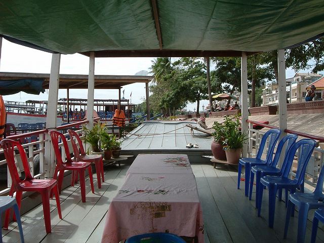 プノンペン・メコン川クルーズの船をチャーターの写真の写真