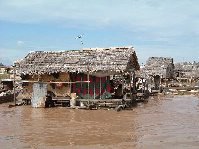 プノンペン・今も続く水上生活の写真の写真