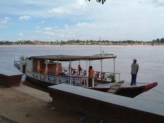 プノンペン・メコン川クルーズが終了の写真の写真