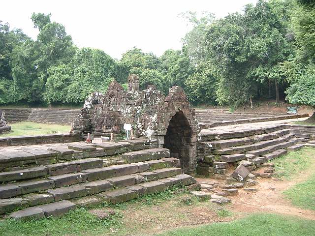世界遺産・ニャック・ポアン・小池と中央池は樋口でつながるの写真の写真