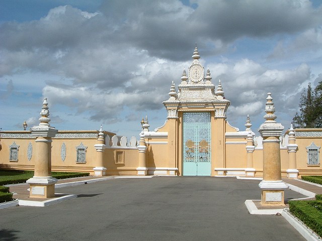 プノンペン・王宮・勝利の門の写真の写真