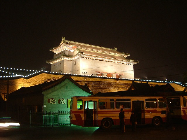 ライトアップされる天安門の写真の写真