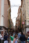 モナコ地区の観光客が集まる路地裏