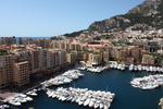 モナコ・ポール・ド・フォンヴィエイユのクルーザーとマンション