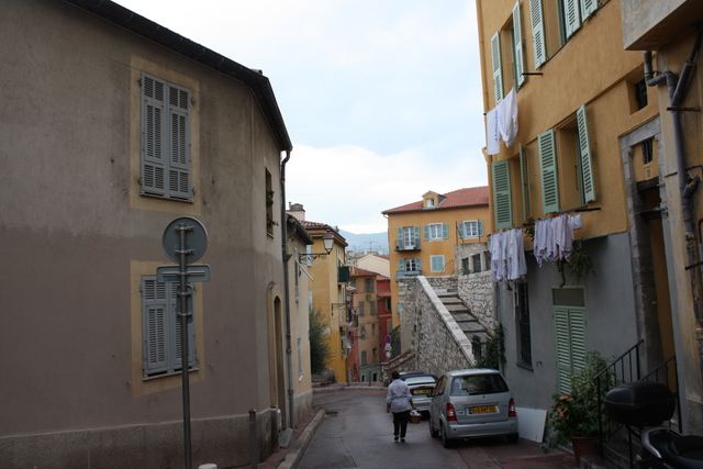 ニース城付近の路地裏風景の写真の写真