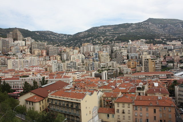 平地には高級マンションが立ち並ぶの写真の写真