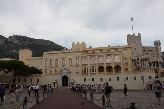 モナコ・大公宮殿 (赤い部分は立入禁止)の写真の写真