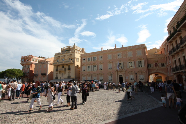 モナコ・王宮側から見る宮殿広場の写真の写真
