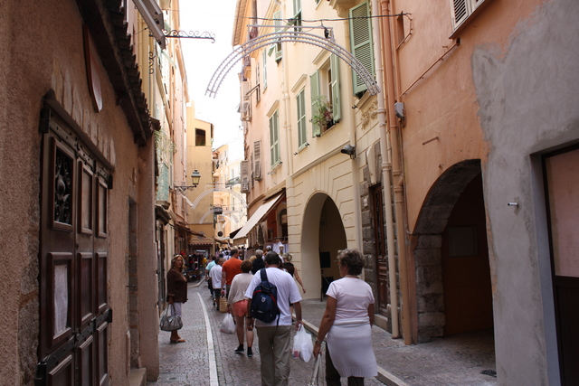 観光客が多いモナコ地区の写真の写真