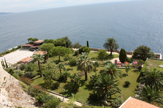 モナコ地区の眼下に広がる庭園の写真の写真