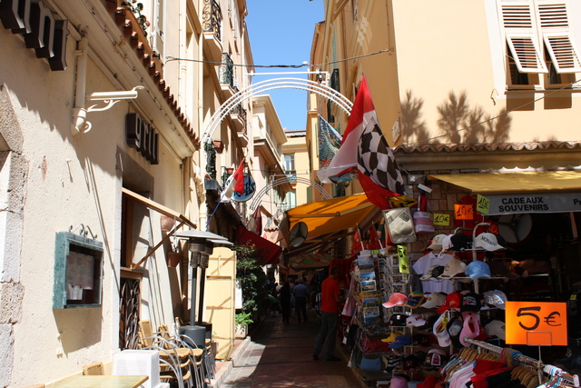 モナコ・この一角におみやげ屋が並ぶの写真の写真