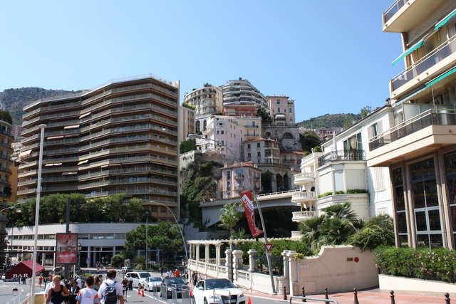 モナコ・オスタンド通りを逆方向に引き返すの写真の写真