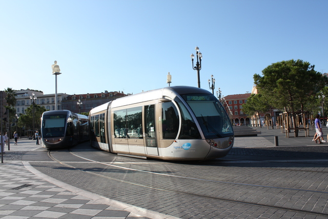フランス・ニースの路面電車は電池で動くの写真の写真