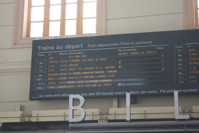 マルセイユ駅・電車案内板の写真の写真