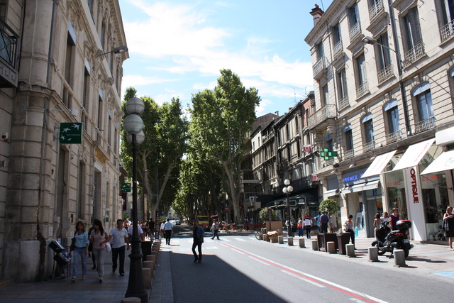 アヴィニョン・レピュブリック通りの写真の写真