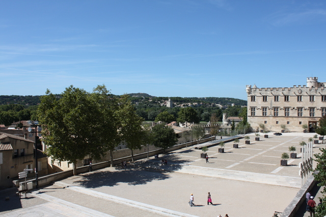 アヴィニョン・法王庁前広場の写真の写真